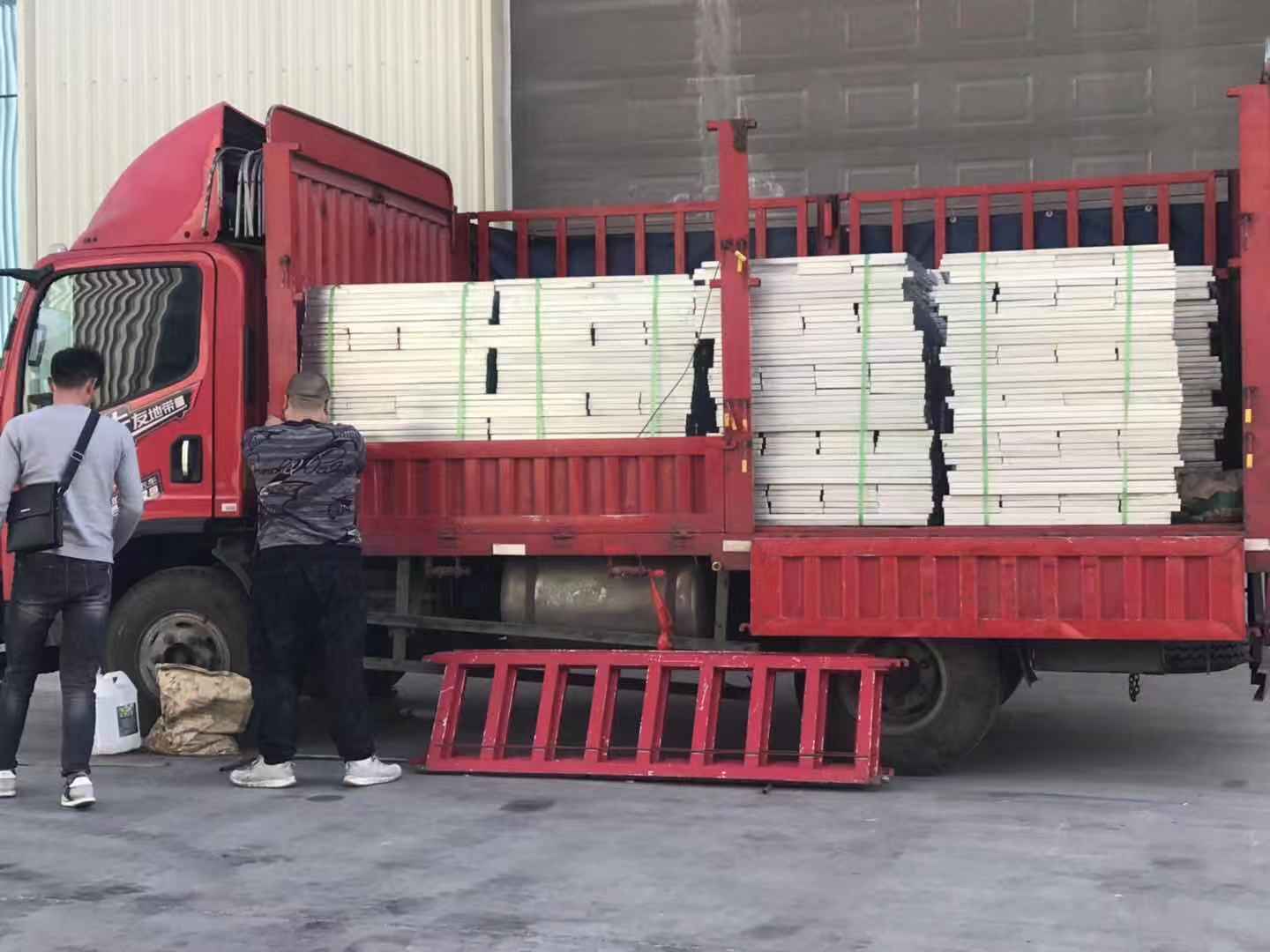 鍍鋅鋼格柵.jpg 鍍鋅鋼格柵.jpg