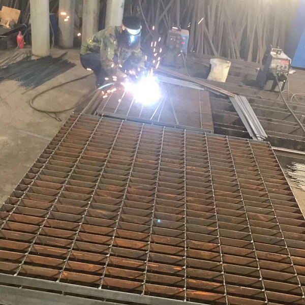 齒形鋼格柵板.jpg 齒形鋼格柵板.jpg