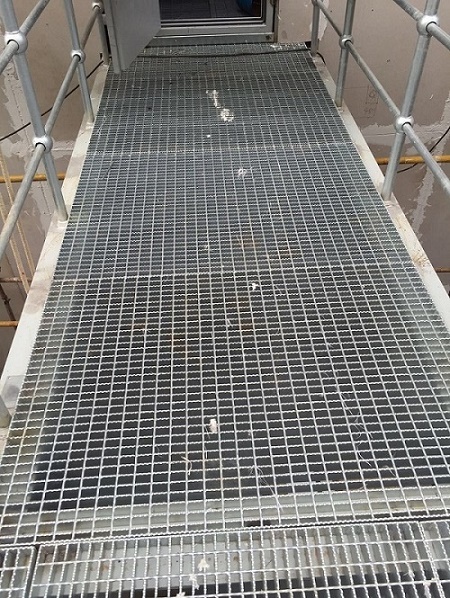 卸油臺鋼格板.jpg 卸油臺鋼格板.jpg