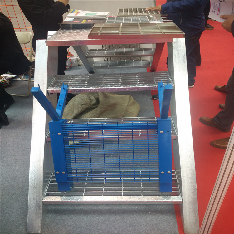 鋼格柵樓梯踏步型號(hào).jpg 鋼格柵樓梯踏步型號(hào).jpg