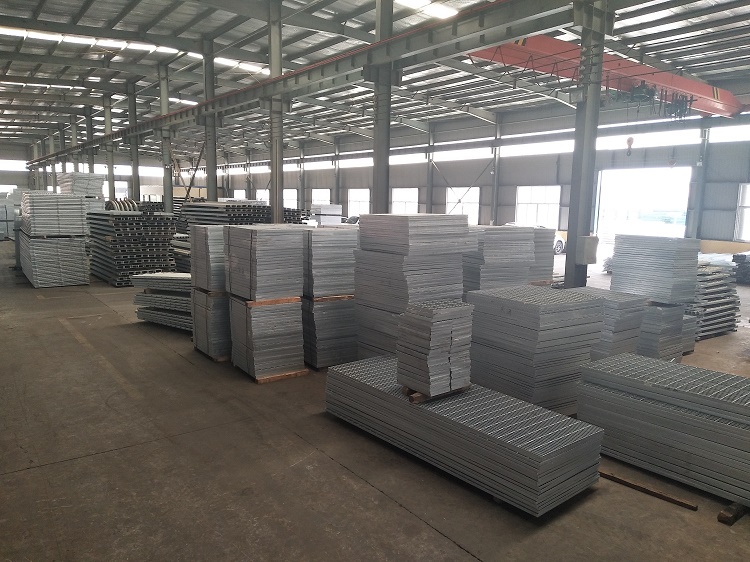 鋼格柵樓梯踏步型號(hào).jpg 鋼格柵樓梯踏步型號(hào).jpg