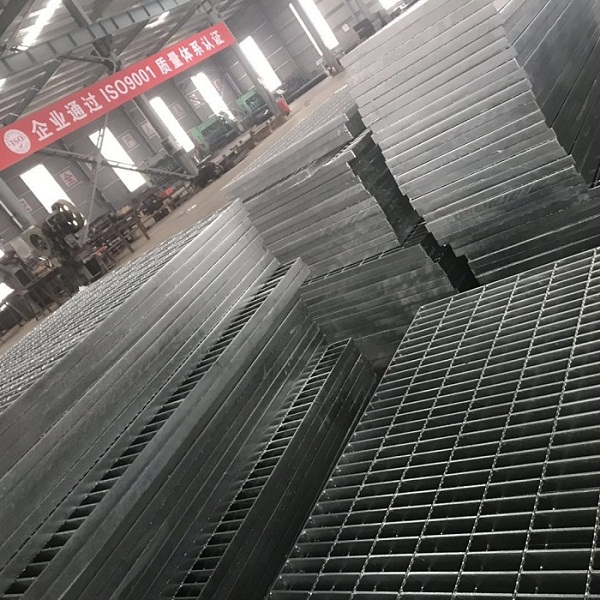 鍍鋅鋼格板.jpg 鍍鋅鋼格板.jpg